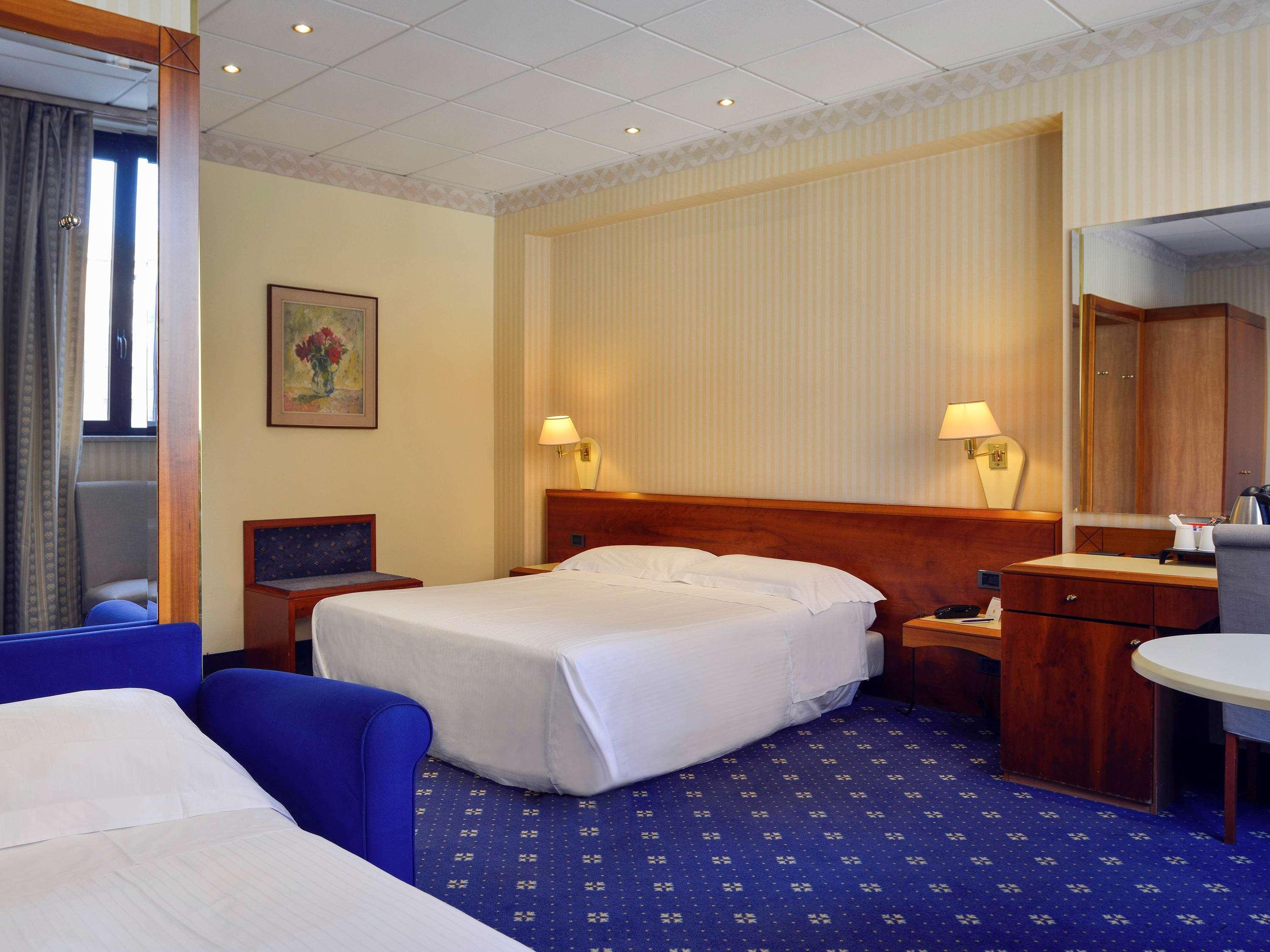 เมอร์เคียว เรจโจ เอมิเลีย เชนโตร อัสตอเรีย Hotel เรจโจเอมิเลีย ภายนอก รูปภาพ