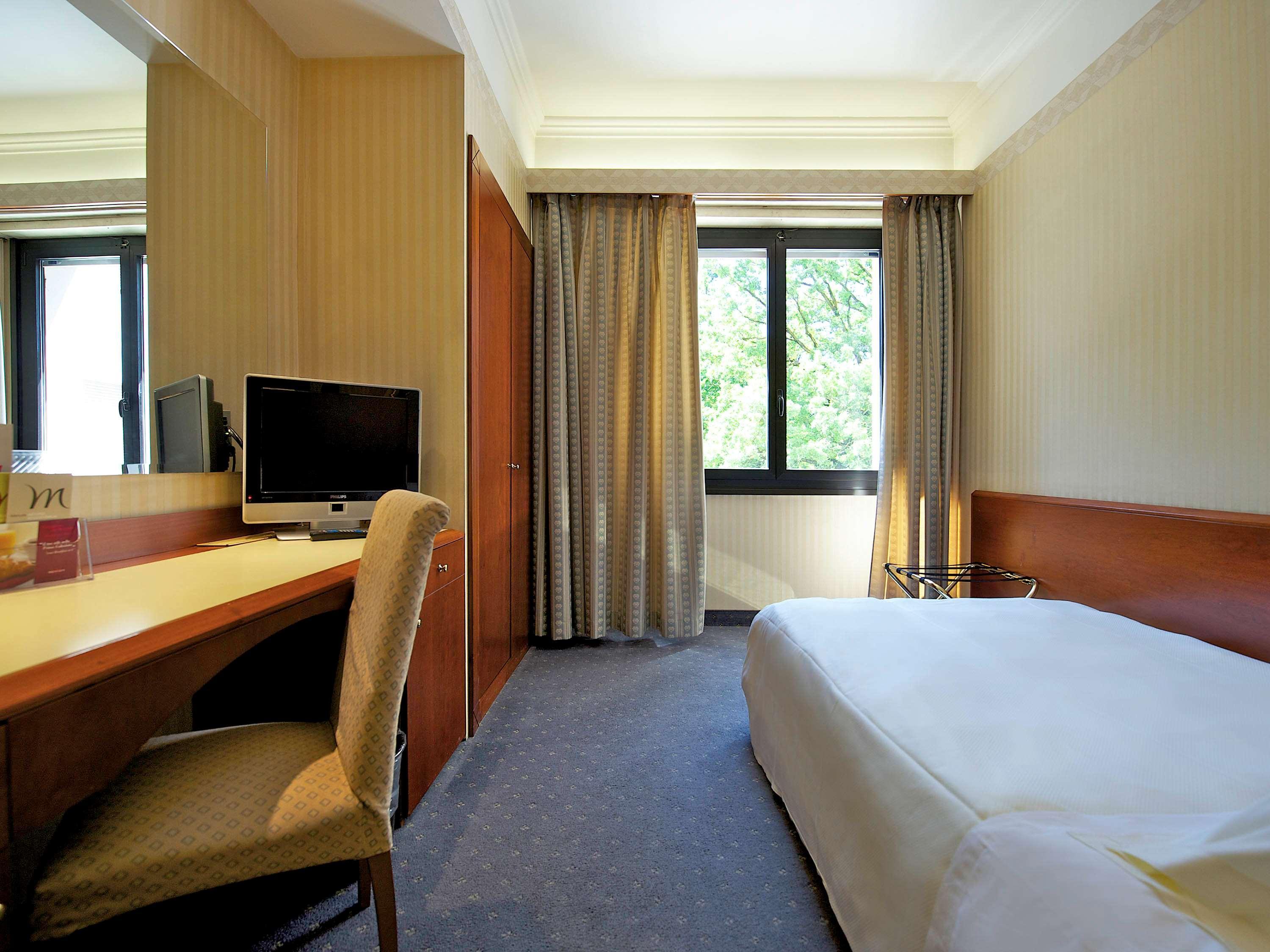 เมอร์เคียว เรจโจ เอมิเลีย เชนโตร อัสตอเรีย Hotel เรจโจเอมิเลีย ภายนอก รูปภาพ
