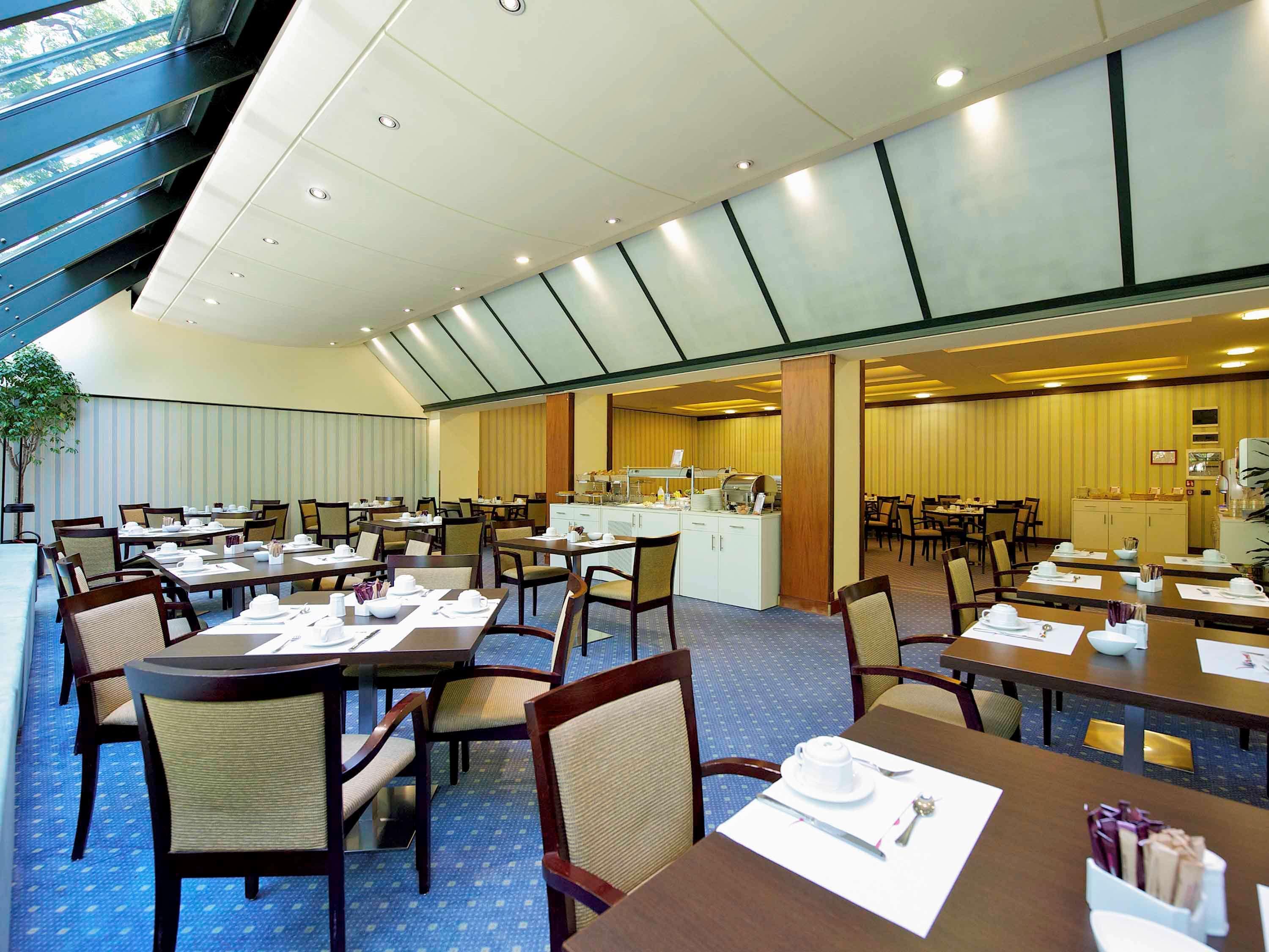 เมอร์เคียว เรจโจ เอมิเลีย เชนโตร อัสตอเรีย Hotel เรจโจเอมิเลีย ภายนอก รูปภาพ