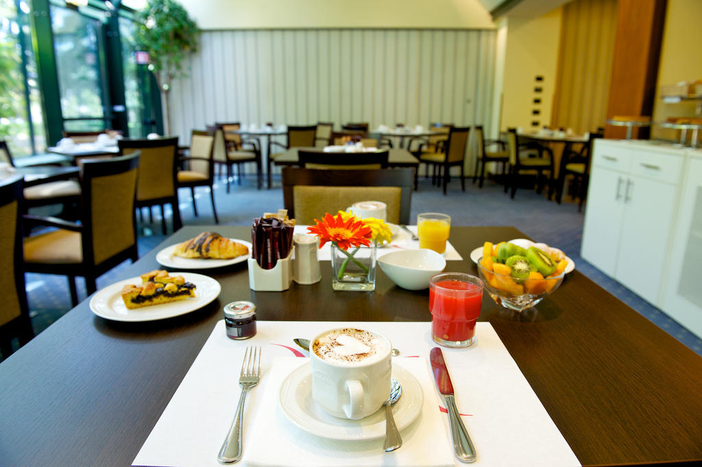 เมอร์เคียว เรจโจ เอมิเลีย เชนโตร อัสตอเรีย Hotel เรจโจเอมิเลีย ภายนอก รูปภาพ